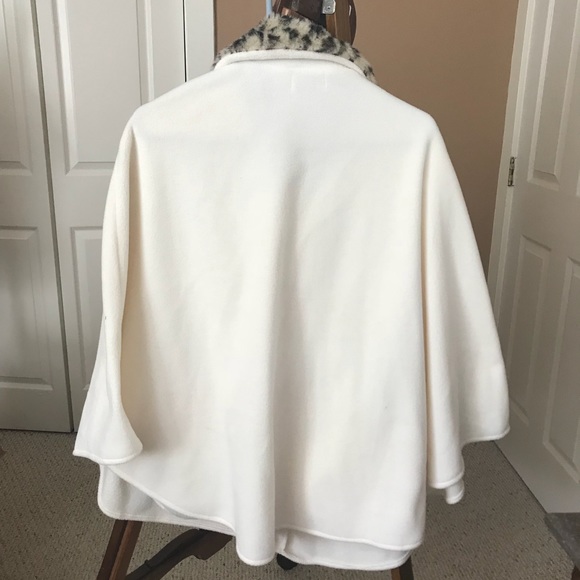 Cape with faux fur collar cold sweater - Picture 3 of 5